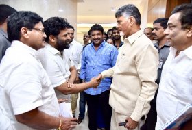 CM-Chandra-Babu-Naidu-Appreciates-Manam-Saitam-02