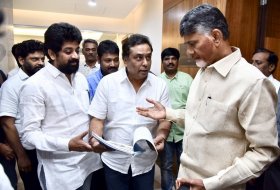 CM-Chandra-Babu-Naidu-Appreciates-Manam-Saitam-03