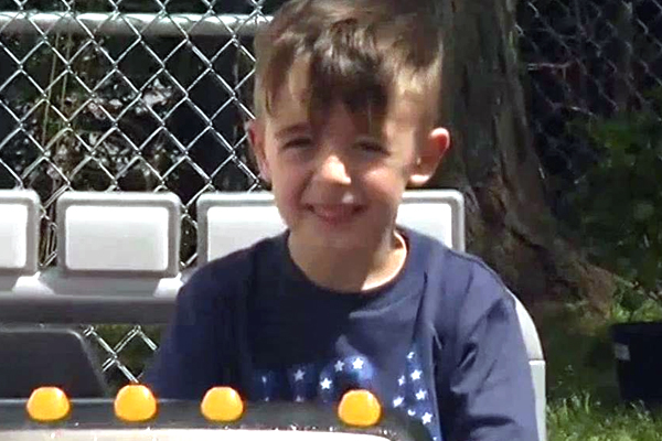 boy called police for father violating traffic signal