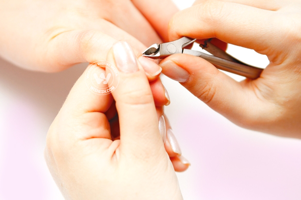 Cleaning Trimming Cuticles