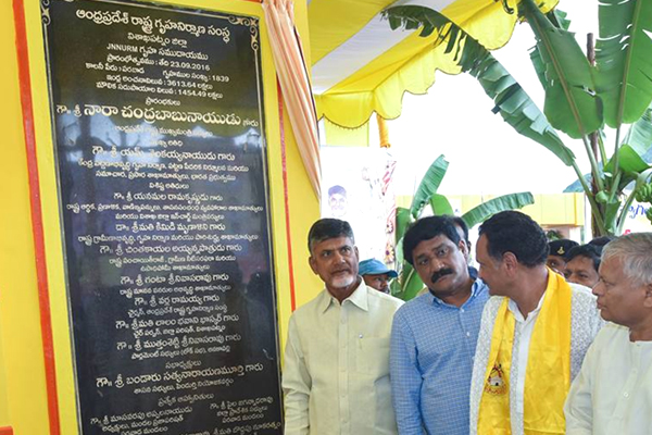 Chandrababu Naidu at JNNURM housing colony Pics