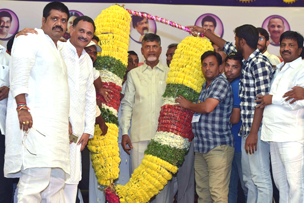 Chandrababu Naidu at JNNURM housing colony Pics