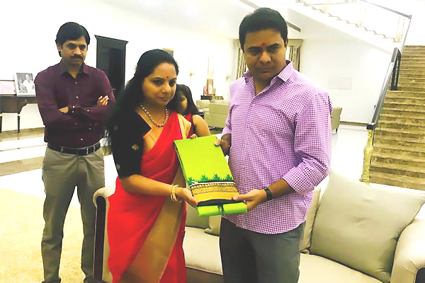 Kavitha Ties Rakhi To KTR Photos