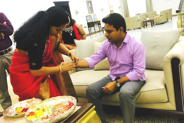 Kavitha Ties Rakhi To KTR Photos