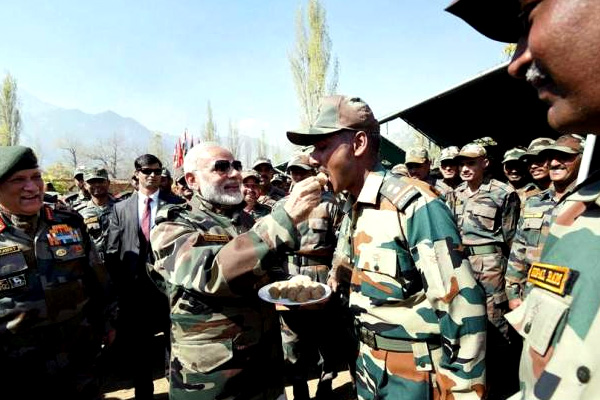 Narendra Modi With Army Jawans Diwali Photos