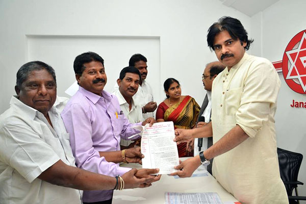 Pawan Kalyan Meet Fishermen Photos