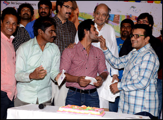 Hero-Aadi-Birthday-Celebrations-03