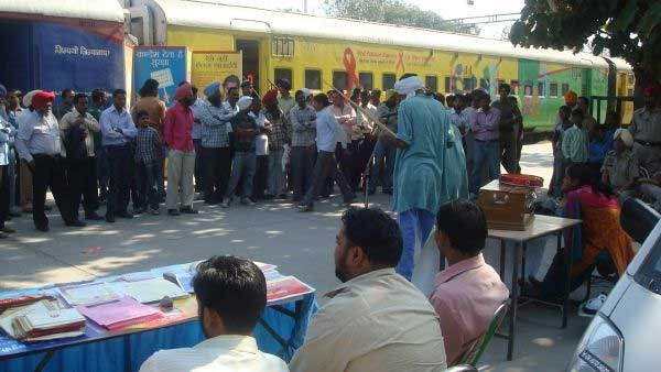 Red Ribbon Express at Secbad station