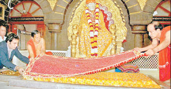 Shiridi Sai Baba gets golden shawl 