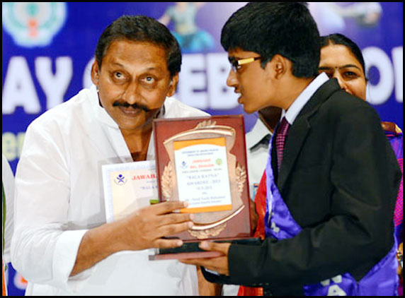 Awards to Children By CM Kiran Kumar 04