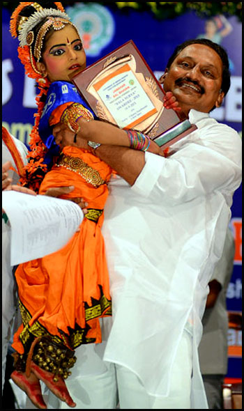 Awards to Children By CM Kiran Kumar 05