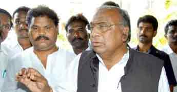 senior congress leader hanumanth