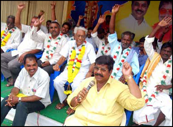 Eluru TDP leaders relay deeksha