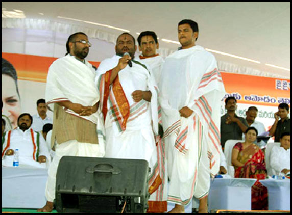 Hindu Prayers at Telangana Congress Jaitra Yatra