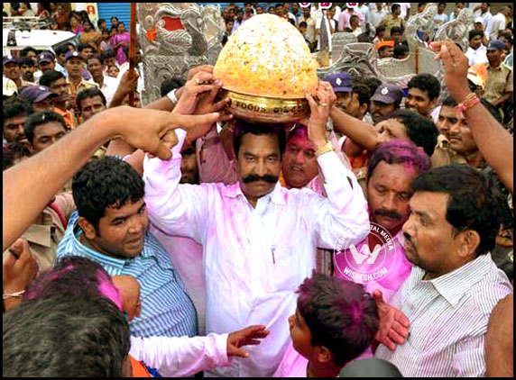 Balapur Ganesh Laddu Breaks Record