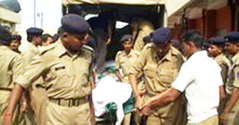 11 police men killed in landmine blast