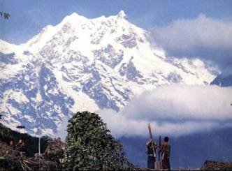 Five feared dead atop Kanchenjunga