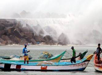 Neelam cyclone effect: Fishermen, farmers in vain