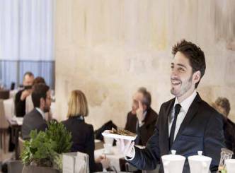 8 ways to make your waiter hate you 