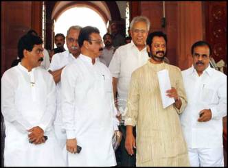 Six Seemandhra MPs denied AICC passes