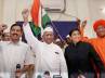 Anna Hazare, Kiran Bedi, bedi asks anna to direct the movement calls arwind suspect, Jan lokpal bil