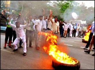 Ministers resign, Seemandhra shuts down