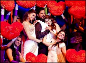 Unscheduled Hugging In Shahrukh&#039;s Show