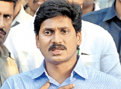 IT officials serve notices to Jagan