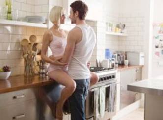 &#039;Kitchen&#039; is the place for steamy lOVE