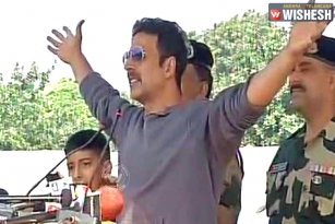 Actor Akshay Kumar Visits BSF Camp in Jammu, Pays Tribute to Martyred Soldiers