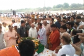 Anil Madhav Dave, MP, union environment minister cremated on narmada bank, Bandra