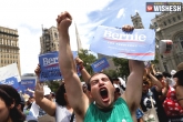 Democratic National Convention, Bernie Sanders loyalists, sanders loyalists took to the street against clinton s nomination, Democrats