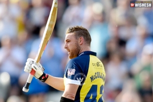 Brendon McCullum blasts Derbyshire with a 42 ball Century