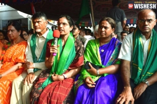 Chandra Babu&#039;s Wife Donates Golden Bangles for Amaravati Protests