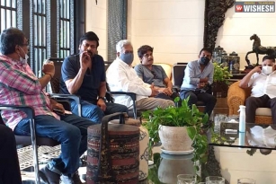 Tollywood Celebrities Meet In Chiranjeevi&#039;s Residence