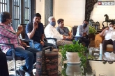 Tollywood latest, Chiranjeevi latest updates, tollywood celebrities meet in chiranjeevi s residence, Tollywood updates