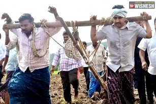 Extending support to farmers, Mangalagiri MLA ploughs field
