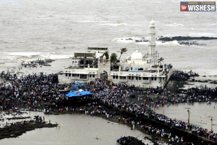 SC Gives Final Opportunity To Maha Govt To Remove Illegal Haji Ali Encroachments
