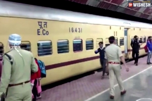 Rs 16 Cr Worth Tickets Sold By Indian Railways On Day 2
