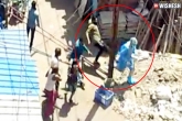 Indore attacks news, Indore video, a mob in indore attacks health officials, Indore