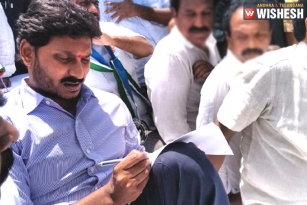 Jagan Argues with Chandrababu Naidu on Anantapur Drought