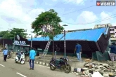 Jagananna Bus Shelter, Navaratnalu promises, jagananna bus bay collapsed even before inauguration, Ys jagan