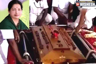 Puratchi Thalaivi Jayalalithaa&rsquo;s last rites performed
