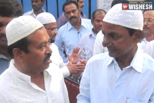 KCR to Distribute New Clothes to 2 Lakh Muslims