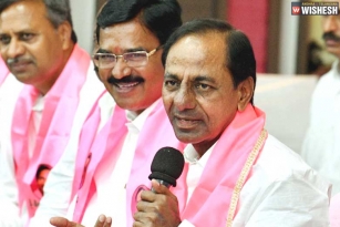 KCR announces that he would work with Prashant Kishor