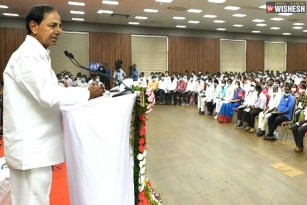 KCR announces Rs 5 lakh Insurance Cover for Dalits