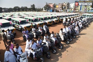 KCR Inaugurates Mobile Medical Services In The State