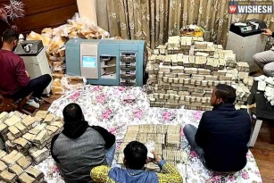 Rs 257 Cr Cash Recovered From A Kanpur Perfume Trader