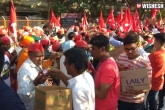 Kisan Long March updates, Kisan Long March latest, kisan long march mumbai welcomes farmers with food and flowers, All india kisan sabha