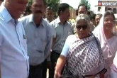 India news, India news, mp minister kicks kid for begging her rs 1, Begging